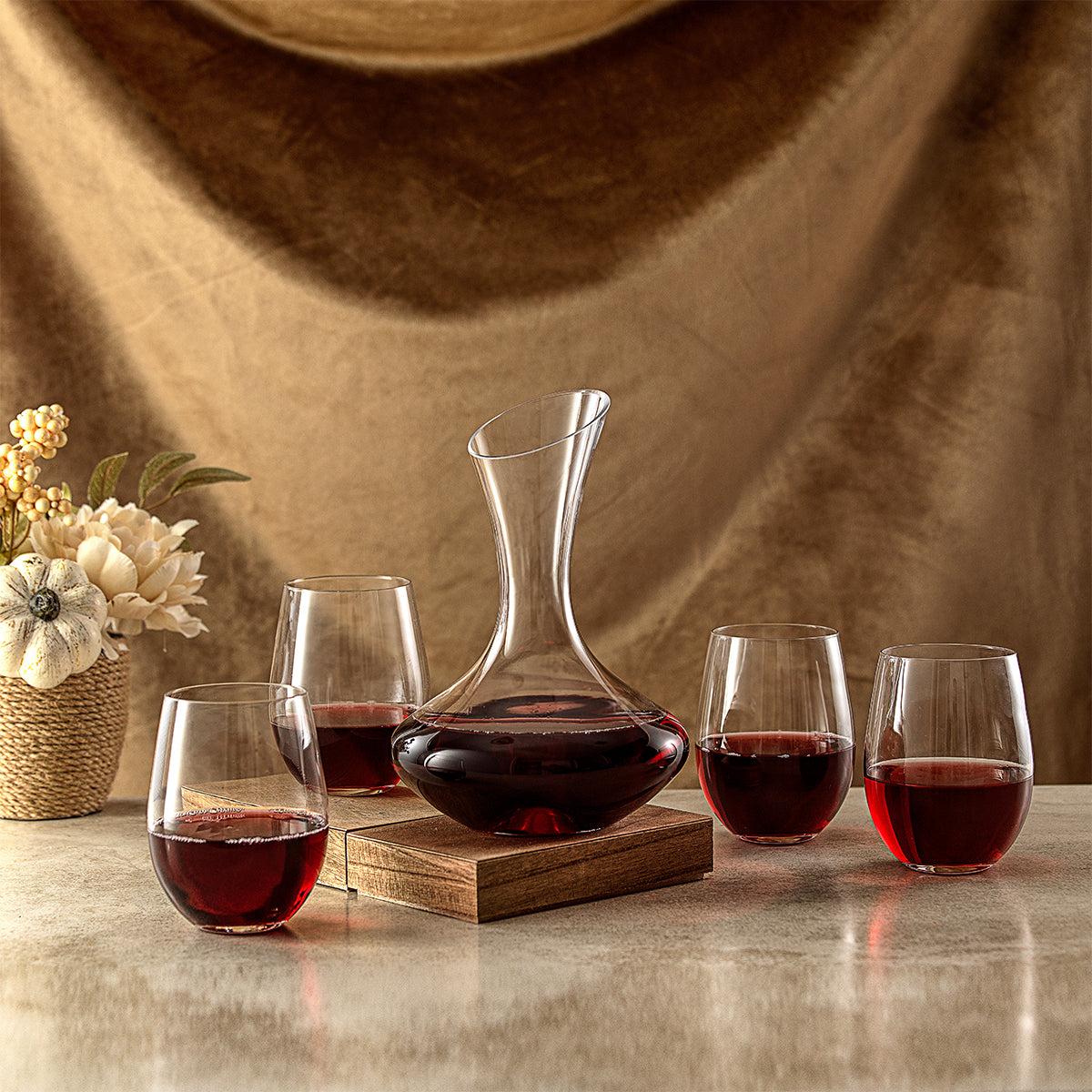 joyjolt-lancia-crystal-wine-decanter-set-40-oz-decanter-4-stemless-glasses image 3