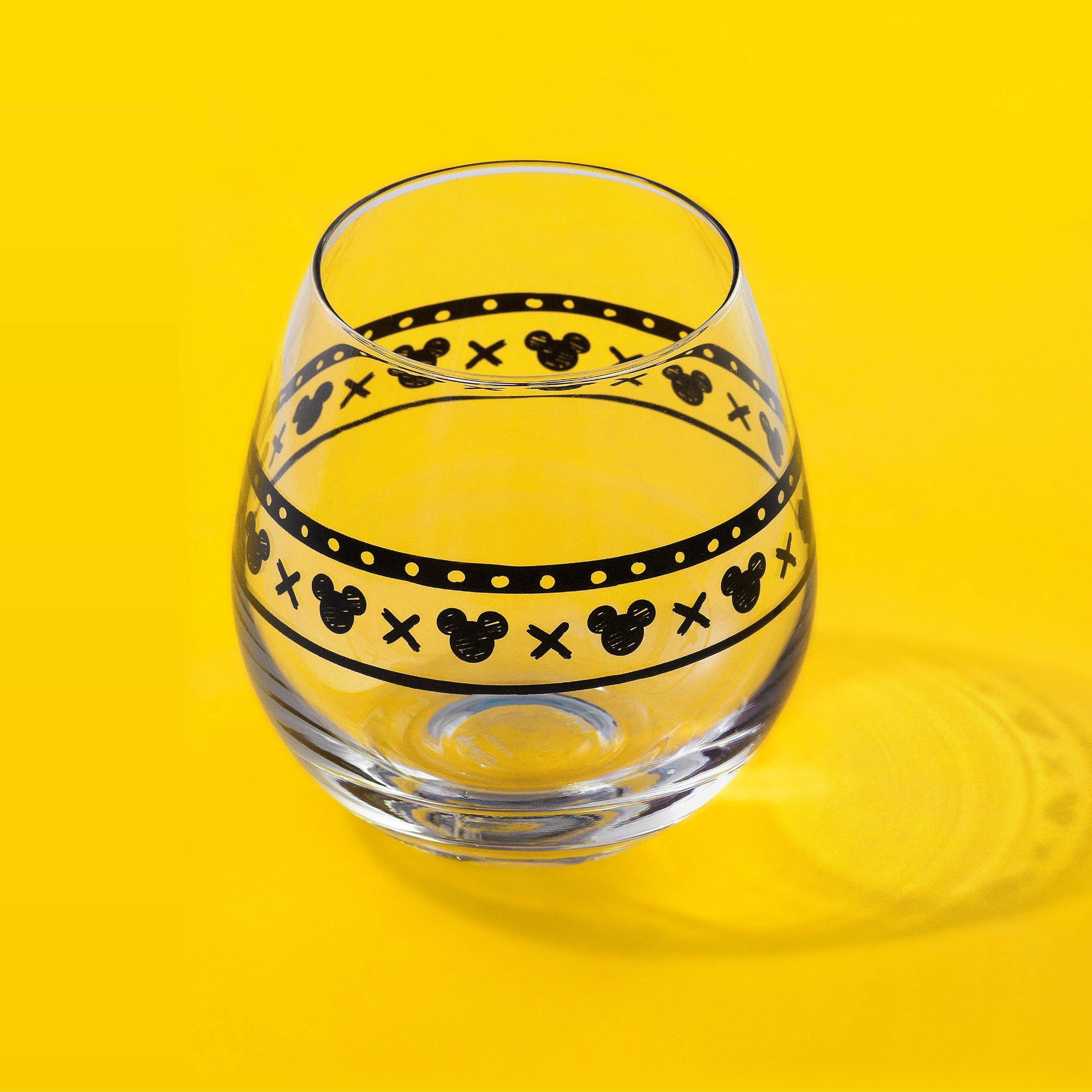 disney-mickey-mouse-geo-picnic-stemless-wine-glasses-set-of-4-15-oz image 5