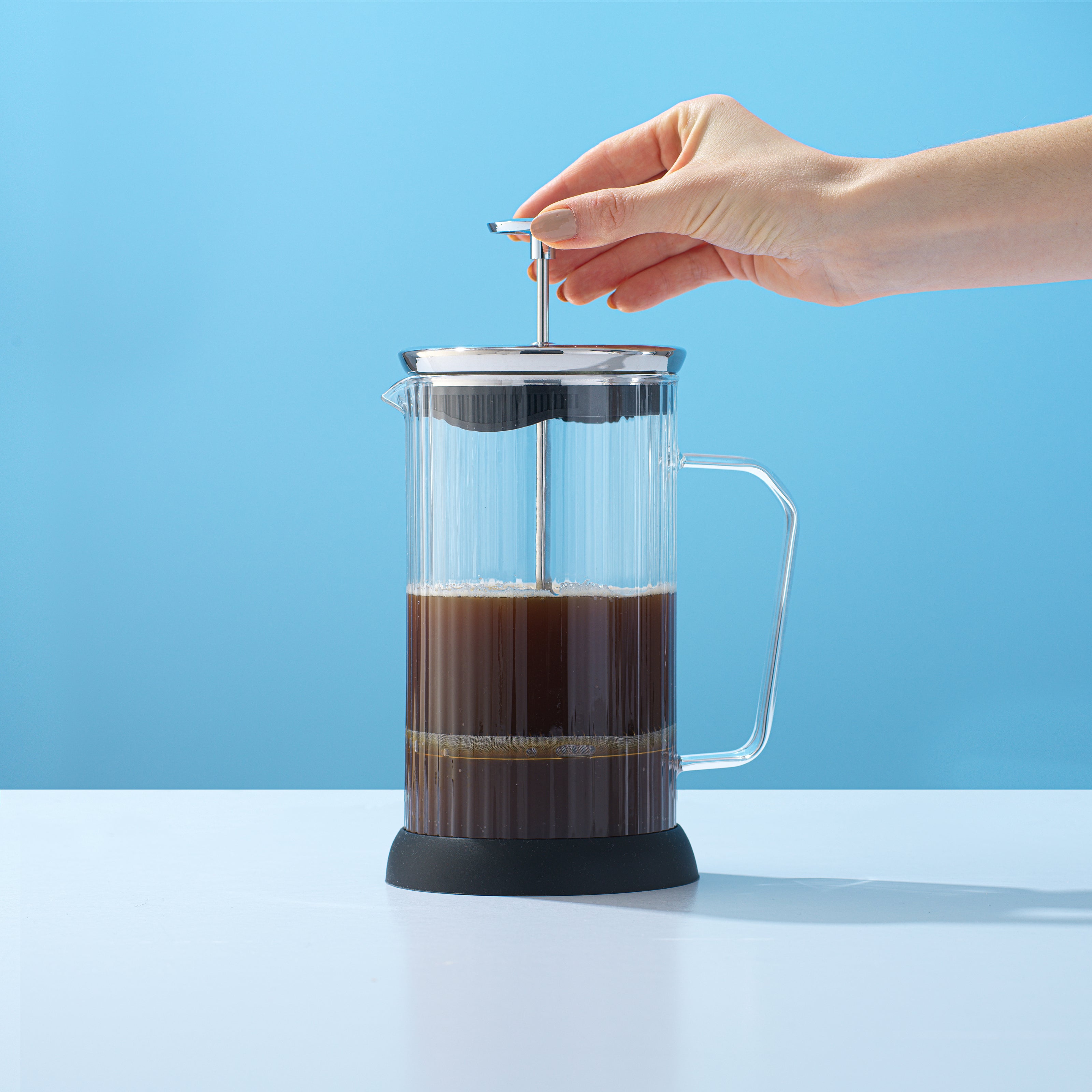 joyjolt-fluted-french-press-33-8-oz-borosilicate-glass-coffee-maker-with-stainle image 4