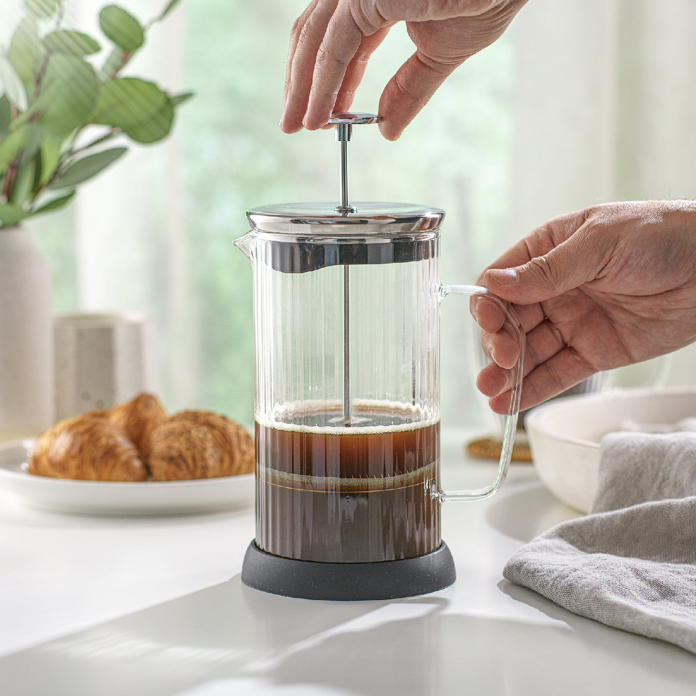 joyjolt-fluted-french-press-and-double-walled-mug-set image 6