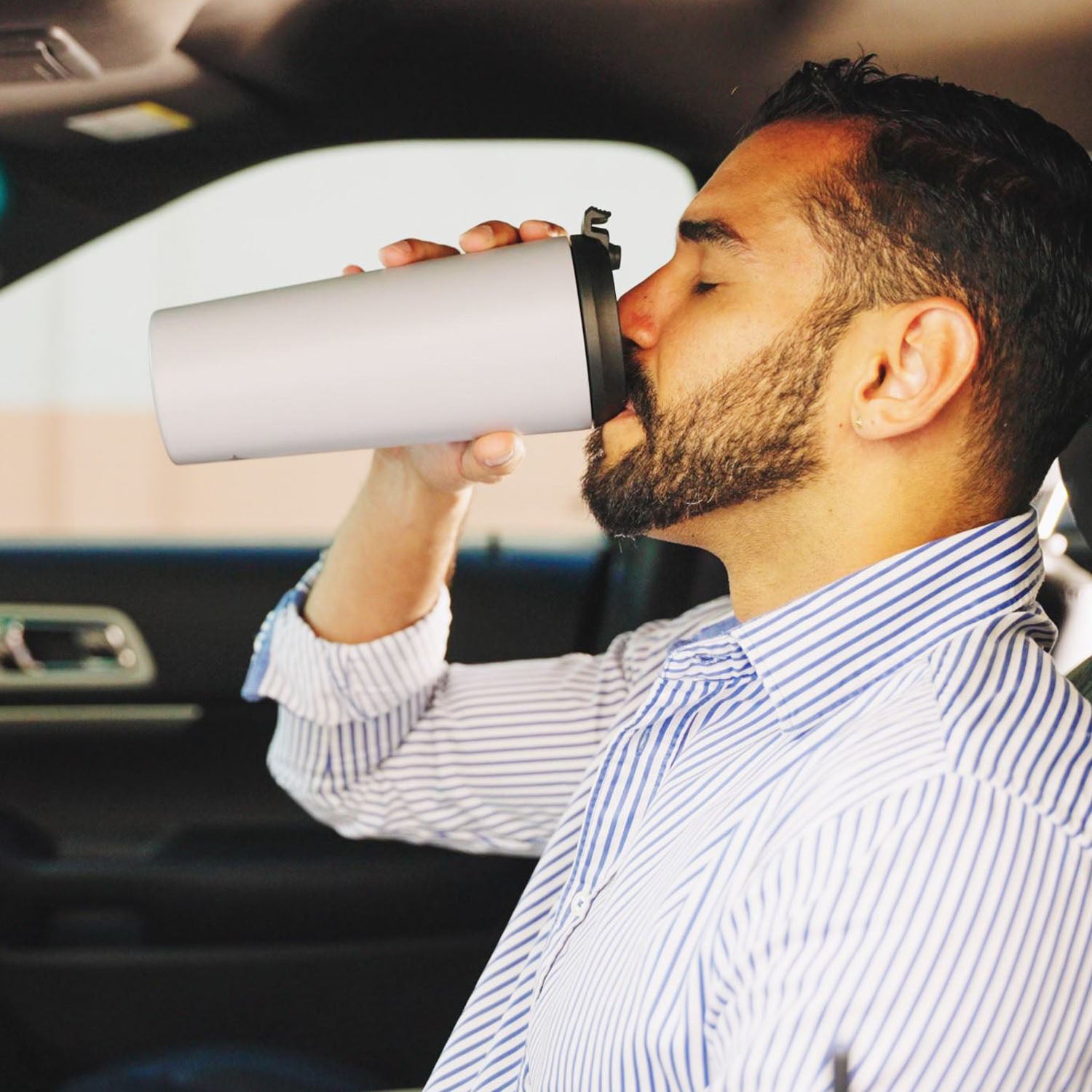joyjolt-vacuum-insulated-tumbler-with-flip-lid-and-straw-620-ml image 7